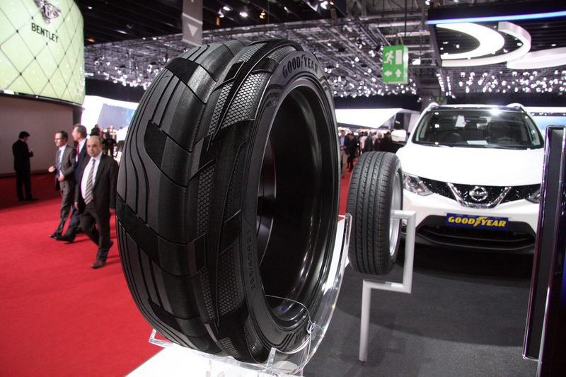 Illustration for article titled Goodyear's Clever Concept SUV Tire Has The Grand Canyon In The Middle
